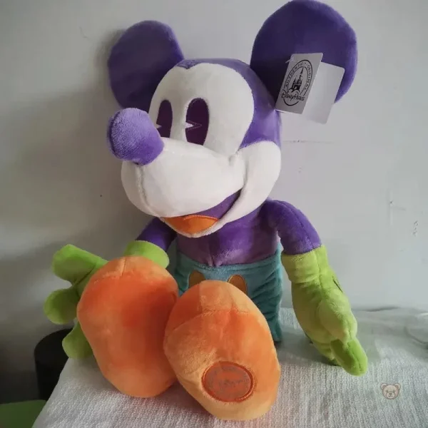 Mickey Mouse en peluche, design coloré et attractif pour les fans
