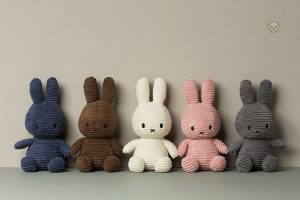 Miffy marron en peluche, idéale pour les câlins d'enfants
