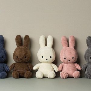 Miffy marron en peluche, idéale pour les câlins d'enfants
