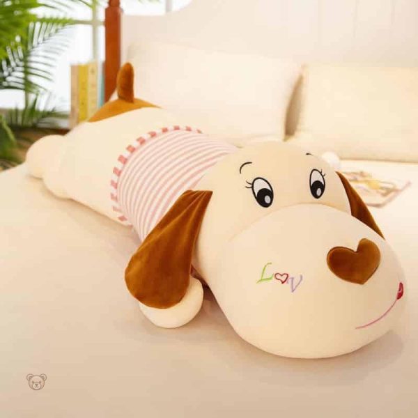 Doux oreiller chien, parfait pour un moment de tendresse
