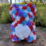 Ourson mignon avec motifs cœur pour la fête des amoureux
