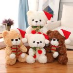 Bonnet rouge sur peluche ourson conviviale