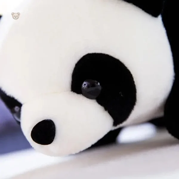Peluche panda au style charmant, compagnon de jeu idéal