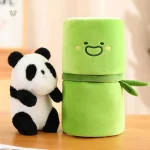 Peluche panda accompagnée d'un joli bambou
