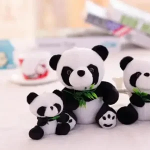 Panda en peluche qui savoure du bambou