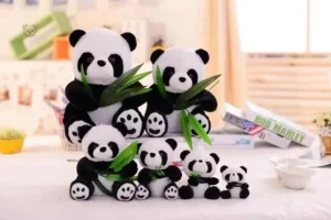 Peluche panda avec un brin de bambou