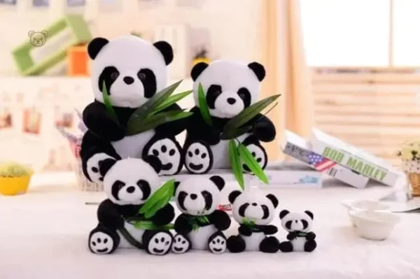 Peluche panda avec un brin de bambou