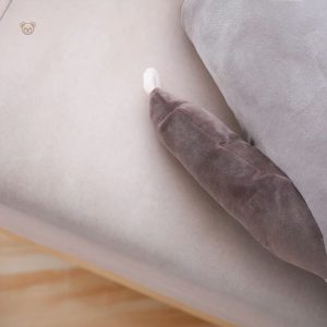 Doudou paresseux gris confortable pour les enfants