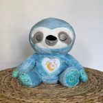 Peluche paresseux avec lumière douce pour un sommeil paisible
