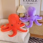 Peluche pieuvre orange et violette douce et colorée