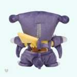 Peluche geek Pikachu en version Carchacrok, cadeau parfait