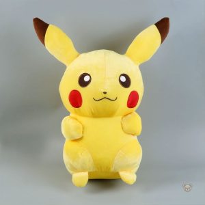 Peluche kawaii Pikachu en position de sommeil, jaune