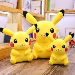 Câlin chaleureux avec la peluche Pikachu lumineuse