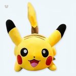 Peluche Pikachu jaune avec sourire chaleureux pour enfants