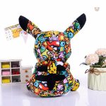 Peluche Pikachu design coloré pour décoration intérieure