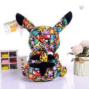 Peluche Pikachu design coloré pour décoration intérieure