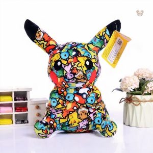 Peluches Pikachu stylisées, idéale pour la chambre des enfants