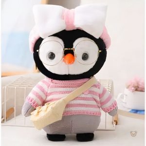 Pingouin en peluche avec pull tricoté, accessoire hivernal mignon