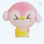 Peluche pingouin rose doux pour l'hiver et cache-oreilles