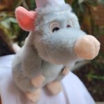 Rémy en peluche, compagnon doux et amusant