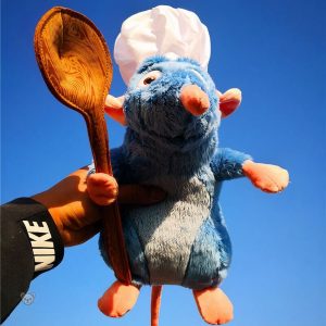 Peluche câline représentant le personnage Ratatouille