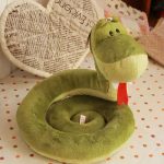 Jouet serpent câlin pour éveiller l'imagination des enfants