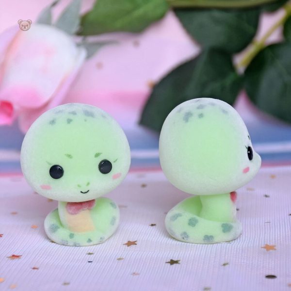 Serpent en peluche aux couleurs vives pour les petits