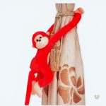 Peluche singe kawaii douce avec queue rouge