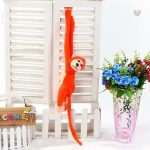 Singe orange en peluche, parfait pour les câlins