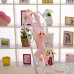 Doux singe en peluche kawaii rose, parfait pour les câlins