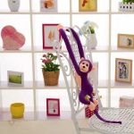 Peluche douce singe violet, design kawaii, idéale pour les enfants