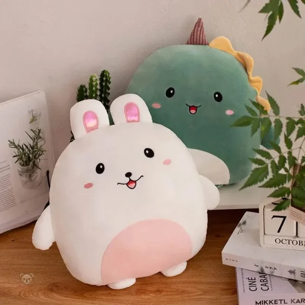 Mignon lapin blanc squishmallow dans une version douce et câline
