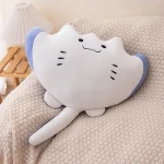 Peluche squishmallow raie blanche et bleue, douce et câline