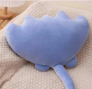 Peluche raie squishmallow, design blanc et bleu, idéal pour les enfants