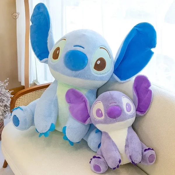 Jolie peluche Stitch dans une teinte de bleu clair