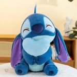 Stitch en peluche avec cœur tendre, idéal pour les câlins