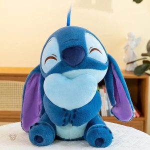 Stitch en peluche avec cœur tendre, idéal pour les câlins