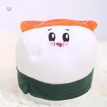 Décoration cosy avec peluche sushi saumon pour chambre d'enfant