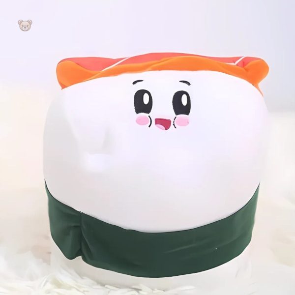 Décoration cosy avec peluche sushi saumon pour chambre d'enfant