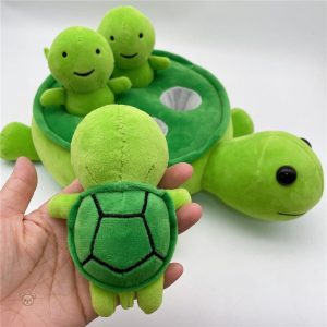 Peluche mère tortue avec trois bébés