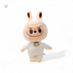 Labubu, peluche géante à adopter pour des moments tendres