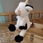 Vache en peluche douce et câline pour les enfants