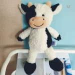 Jouet en peluche vache à la texture douce et agréable