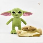 Peluche Baby Yoda verte, idéale pour les câlins