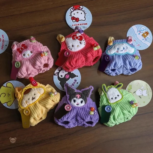 Mignonne peluche kawaii à porter en salopette