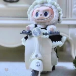 Scooter stylé pour peluche Labubu