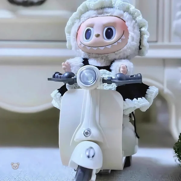 Scooter stylé pour peluche Labubu